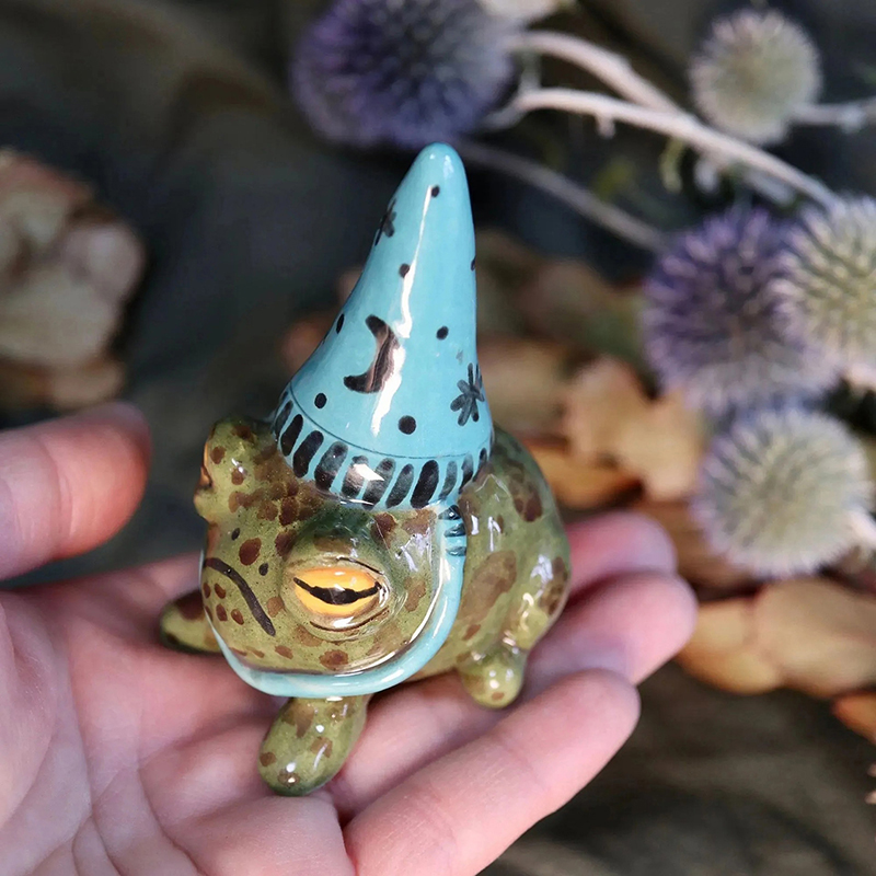 Witch Hat Little Frog Statue R - Outdoor Furniture Arhaus ulasan dan harga